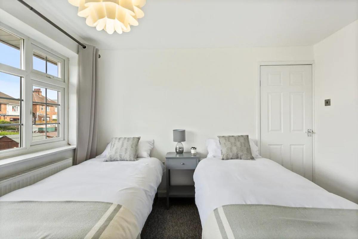 Bright & Spacious With Garden & Parking Nottingham Eksteriør bilde