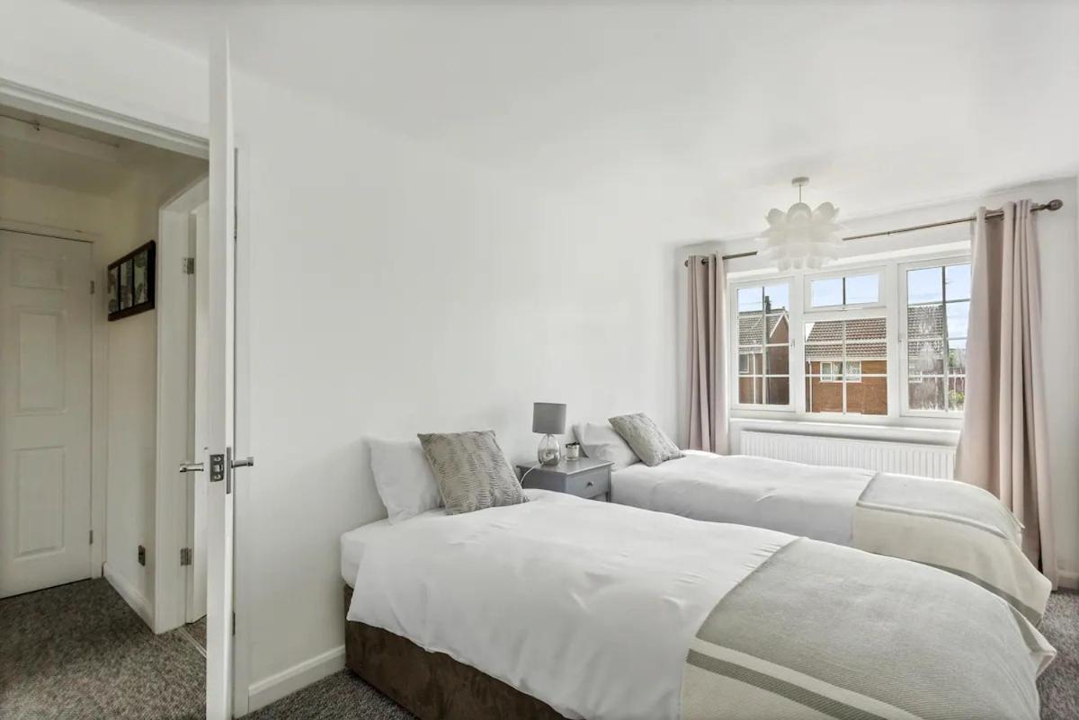 Bright & Spacious With Garden & Parking Nottingham Eksteriør bilde