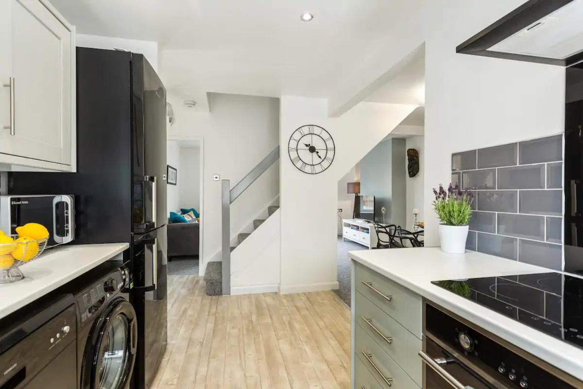 Bright & Spacious With Garden & Parking Nottingham Eksteriør bilde
